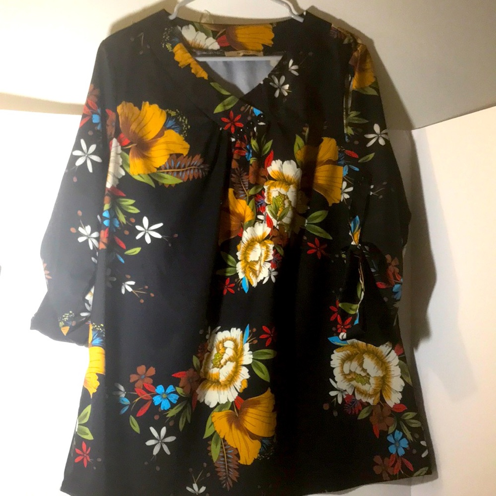 MIUSEY vibrant floral top size large tapered sleeves yellow black bold tropical